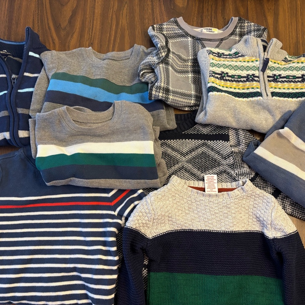 13pcs   5T boys = 11 sweaters, 2 flannels + hoody